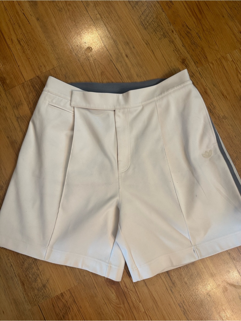 Adidas Blue Version Shorts Men’s Cream/ White Sz XL - Picture 2 of 8